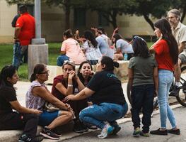 Suman 19 niños asesinados en el tiroteo en primaria de Texas