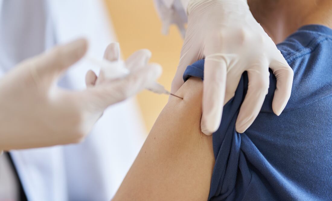 Hombre de 62 años  fue vacunado 217 veces contra el Covid; analizan su sistema inmunológico