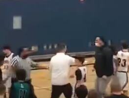 Padre rompe nariz de árbitro durante partido escolar de su hijo en Washington