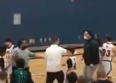 Padre rompe nariz de árbitro durante partido escolar de su hijo en Washington