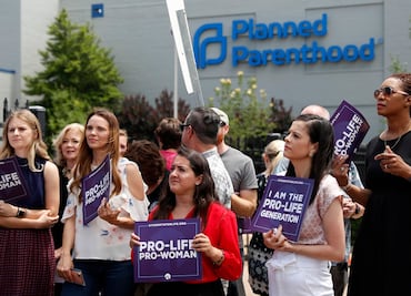 La mitad de las mujeres jóvenes de EU, en riesgo de perder acceso al aborto