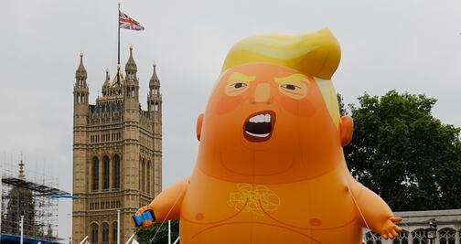 El gigante "Baby Trump" sobrevuela Londres