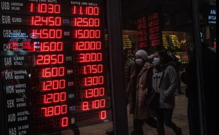 Nueva variante de coronavirus empuja al peso mexicano a su peor nivel del año