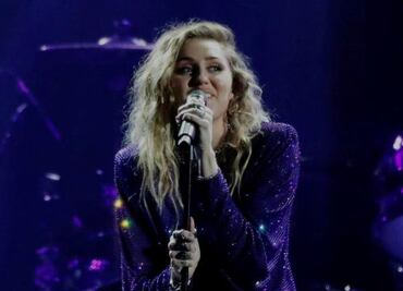 Miley Cyrus deslumbra con minivestido en California