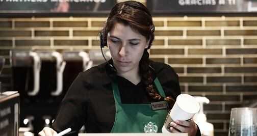 Starbucks despedirá a 1,100 empleados corporativos en una reestructuración para reducir costos