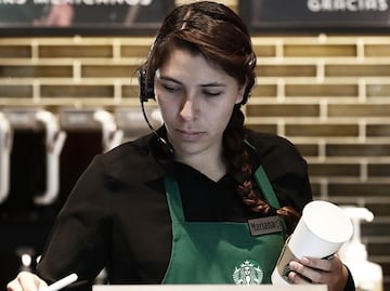 Starbucks despedirá a 1,100 empleados corporativos en una reestructuración para reducir costos