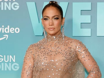 Jennifer Lopez impacta con vestido transparente y de lujo en Hollywood