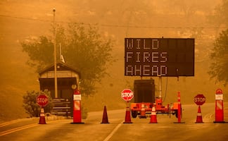 Incendio se acerca a las secuoyas gigantes de California