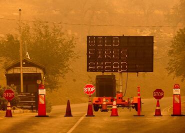 Incendio se acerca a las secuoyas gigantes de California