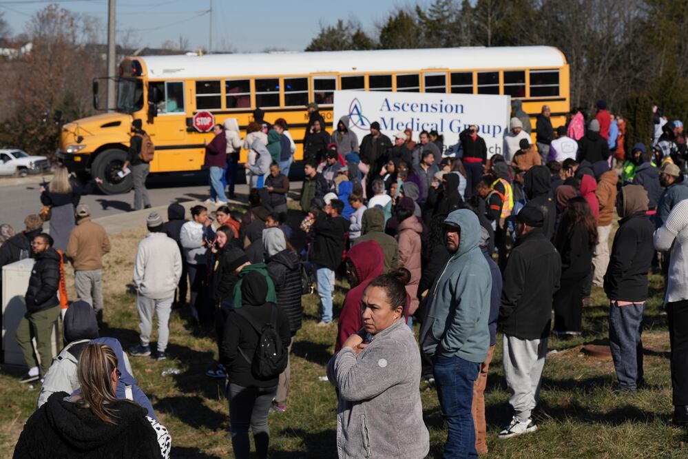 Tiroteo en secundaria de Nashville deja un muerto y al menos dos heridos. (AP Photo/George Walker IV)