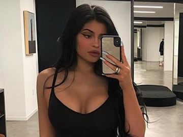 Kylie Jenner delinea su silueta con faja de Kim Kardashian