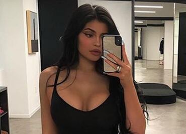 Kylie Jenner delinea su silueta con faja de Kim Kardashian