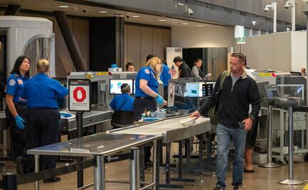 ¿Es posible viajar en avión por Estados Unidos si eres indocumentado?