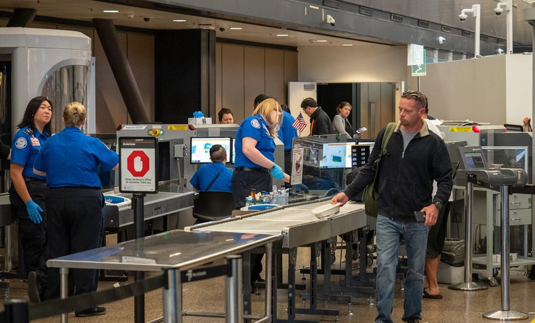 Legalmente no hay ninguna prohibición para que suban a un vuelo los migrantes indocumentados. Foto: iStock