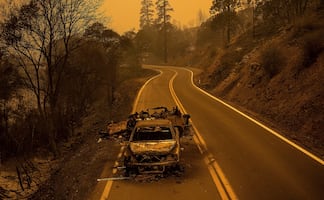 Dos personas mueren calcinadas en incendio forestal de California