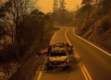 Dos personas mueren calcinadas en incendio forestal de California