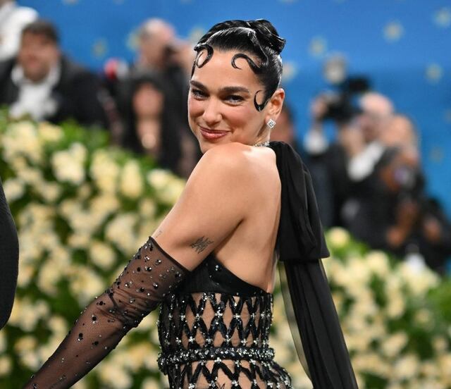 Dua Lipa conquista el verano 2025 con su bikini de cristales más impactante