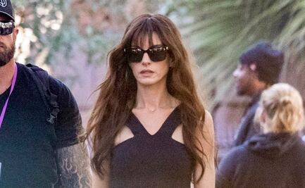 Anne Hathaway irradia belleza con crop top y falda en set de grabación 