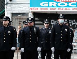 Sindicato de policías de Nueva York amenaza con demanda si se exige vacuna