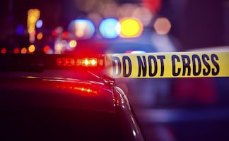 Horror en Detroit: Madre acusada de asesinar y enterrar a su hijo en el patio trasero