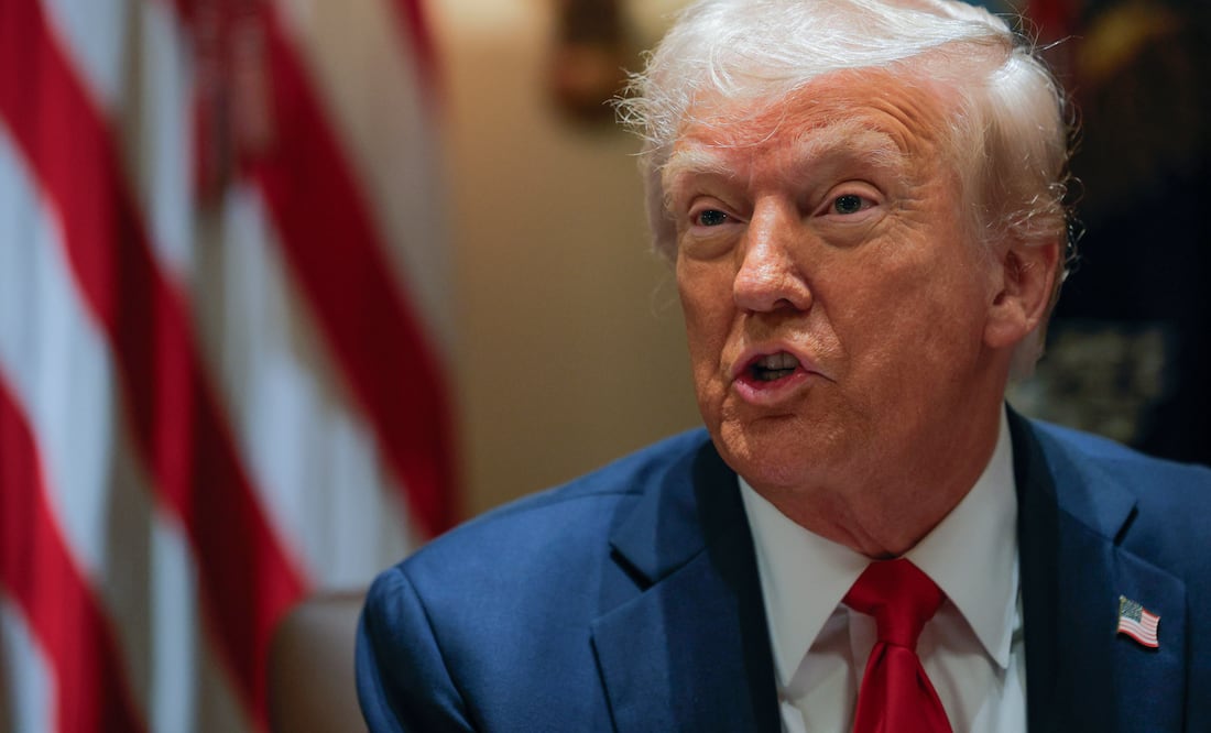 Trump amenaza con aumentar aún más los aranceles si Canadá responde. (Pool via AP)