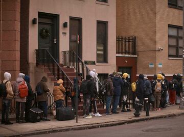 Colorado y Denver reducen servicios para migrantes y recortan presupuesto