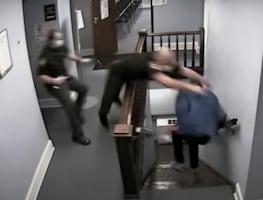 Video. Sospechoso de portar drogas escapa corriendo en pleno juicio