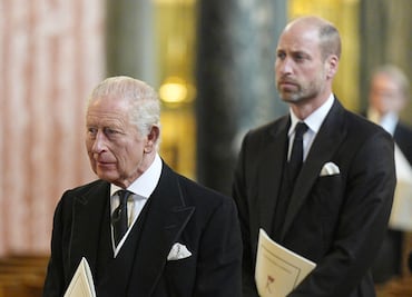 El rey Carlos se siente traicionado por polémica entrevista del príncipe William: "No se hablan", aseguran