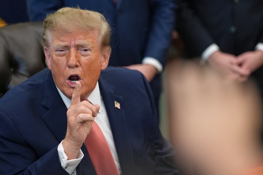 Trump estalla contra otro periodista en la Casa Blanca: “¡Cállate! ¿Eres un enfermo?”. VIDEO (AP Photo/Jacquelyn Martin)