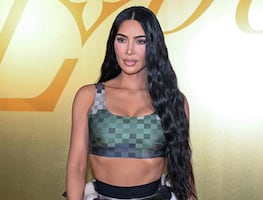 Kim Kardashian luce bikini 'imposible de llevar' durante sesión fotográfica en la playa