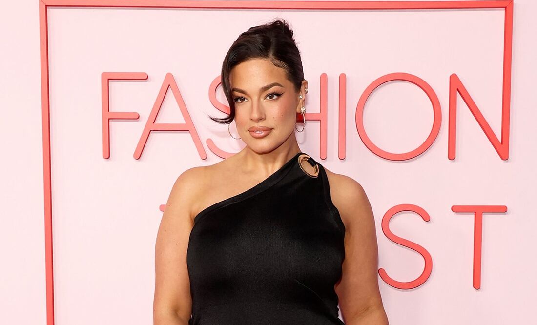 Ashley Graham seduce California con sus curvas de impacto en vestido de raja. Foto: AFP