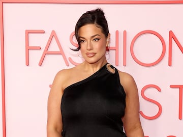 Ashley Graham seduce California con sus curvas de impacto en vestido de raja