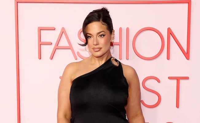 Ashley Graham y el traje de baño con transparencias con el que desató reacciones
