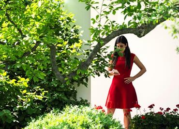 Asistente personal de Trump renuncia tras comentarios imprudentes