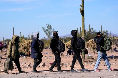 Arizona veta ley que permite a rancheros disparar contra migrantes que pasen por sus tierras