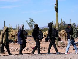 Polémica ley en Arizona podría eximir de cargos criminales a rancheros que maten a migrantes en sus tierras
