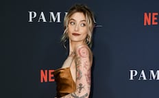 Paris Jackson se luce con espectacular vestido rojo tras viralizarse por escuchar música de Christian Nodal