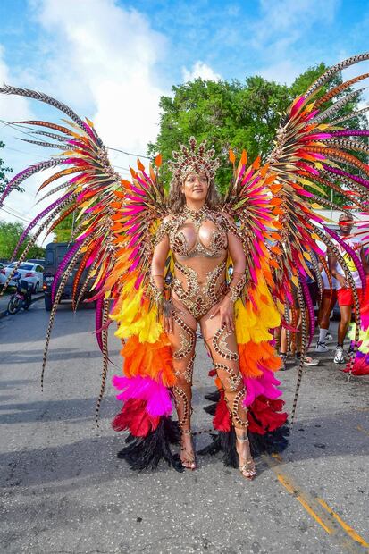 ¡Más atrevida que nunca! Rihanna se luce con traje transparente en Barbados. FOTO: The Grosby Group