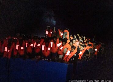 SOS. Rescatistas con 572 migrantes imploran ayuda para atracar en algún puerto