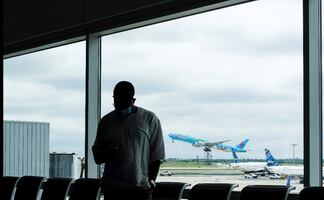 Canadá suspenderá requisito de vacunación contra Covid a viajeros