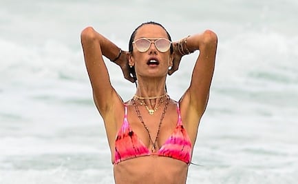 Alessandra Ambrosio presume ‘abs’ con pequeño bikini rosa