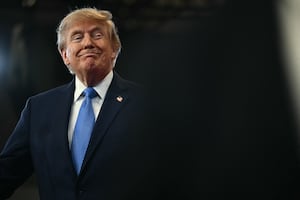 Exaliada de Trump asegura que EU analiza usar armas nucleares contra Irán: “Es real”