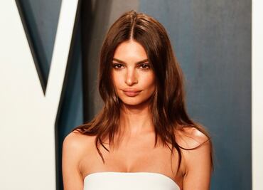 Emily Ratajkowski ‘derrite’ las redes sociales con micro bikini