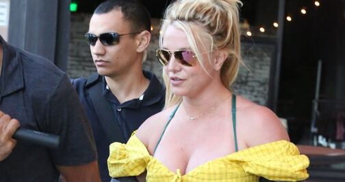 Britney Spears presume crop top de impacto en Los Ángeles