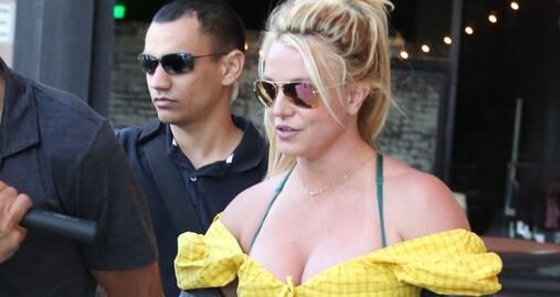 Britney Spears presume crop top de impacto en Los Ángeles