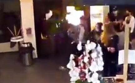 Hombre prende fuego a cliente en cafetería de California