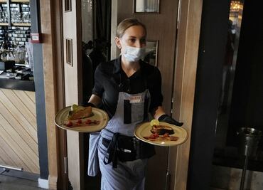 Restaurantes de California en crisis: meseros y cocineros no regresan a trabajar