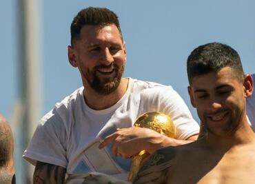 Messi recibe emotiva bienvenida de sus compañeros del PSG (VIDEO)