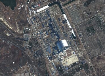 Tropas rusas comienzan a retirarse de la central de Chernóbyl