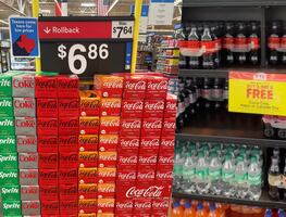 Tras boicot, exhiben en redes que Coca-Cola regala productos para “ganarse” otra vez a los latinos